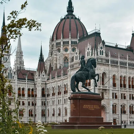 K22 - Kertesz Cozy Retreat - Location By Bqa Lägenhet *